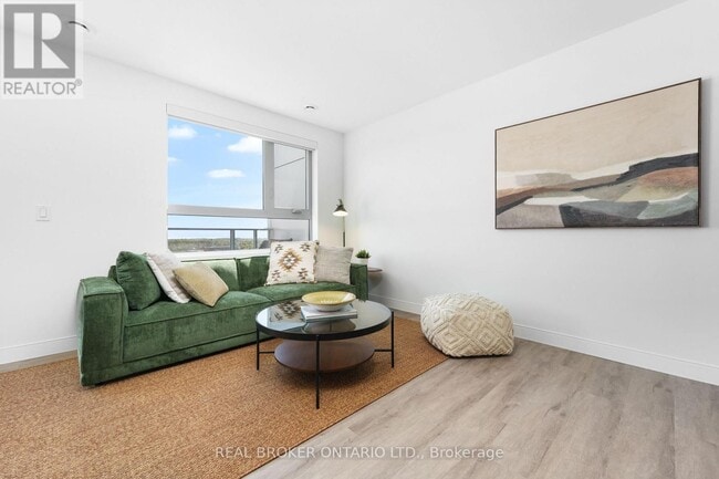 Photo - 100 Manett Crescent