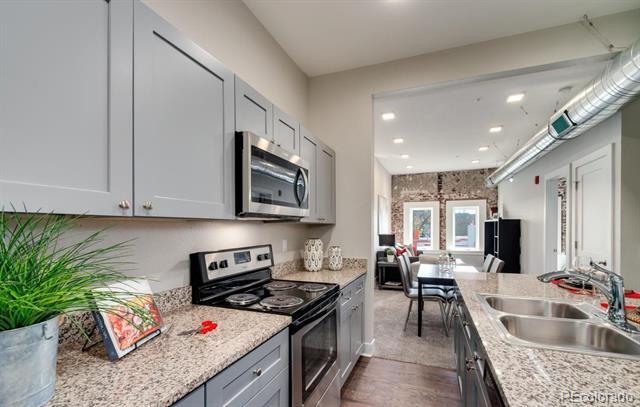 Building Photo - 300 S Logan St Unit 205