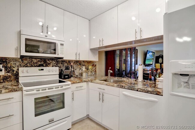7561 NW 1st St Unit 302