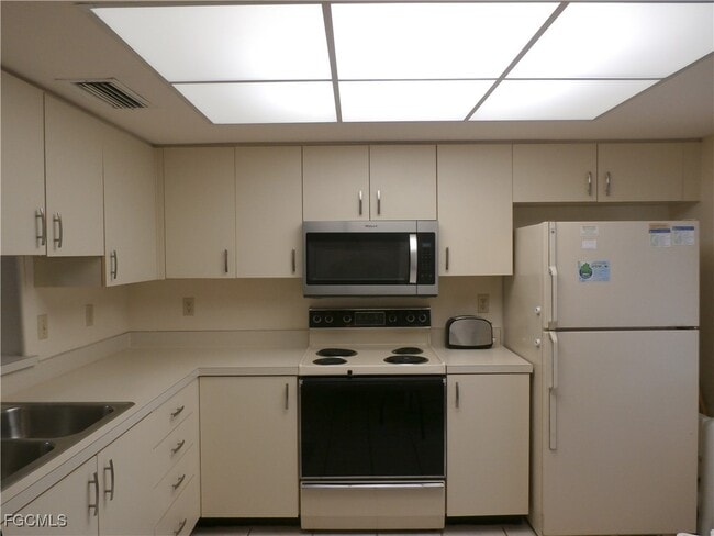 Photo - 11300 Caravel Cir Unit 210