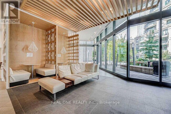 Photo - 45 Charles St E Unité 812