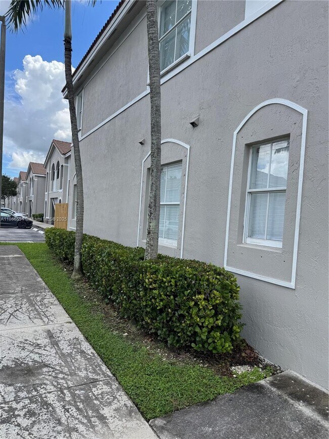 Photo - 2925 SE 16th Ave Unit 100