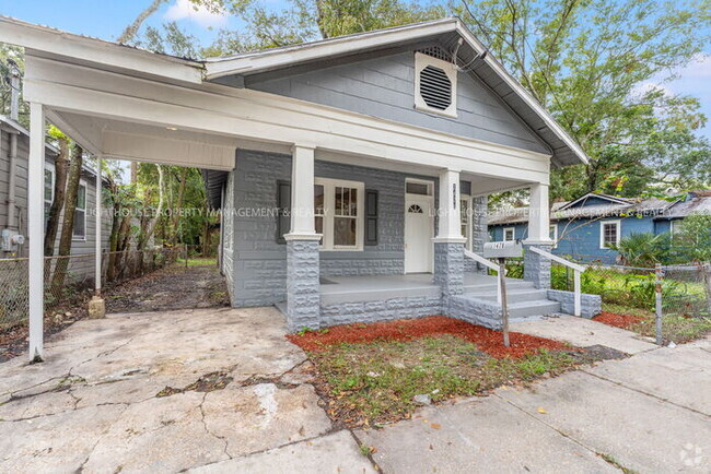 Building Photo - Renovated 3 Bed/1 Bath Home with Large Fen...