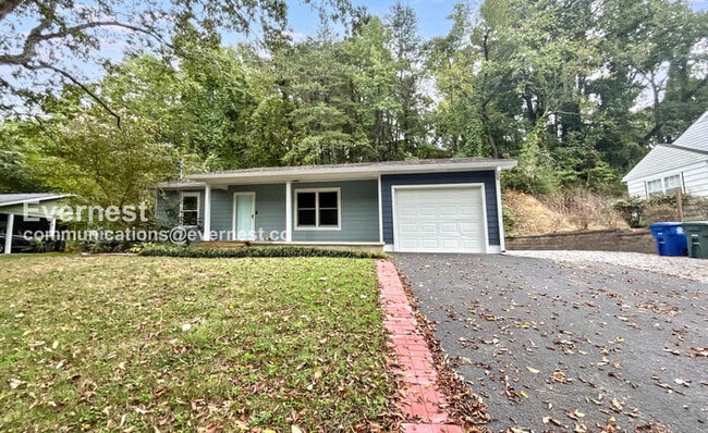 Building Photo - 1110 Fernway Cir