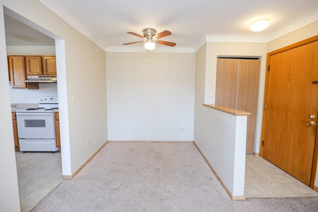 Dining Area - 1610