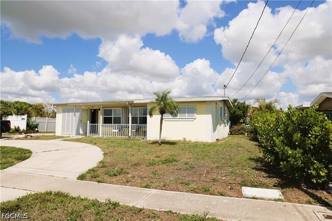 Building Photo - 21380 Edgewater Dr