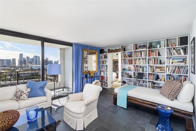 Photo - 555 NE 15th St Unidad 20A