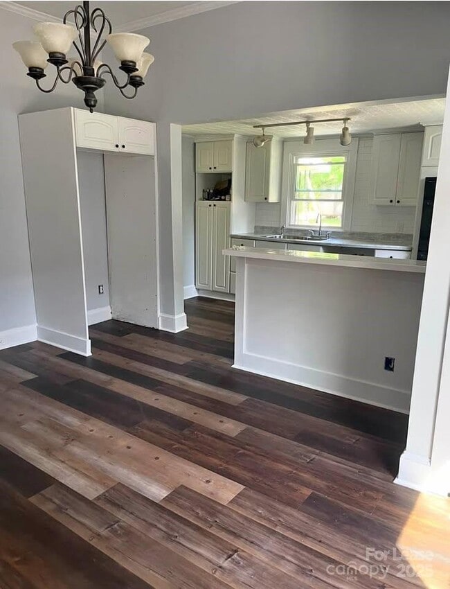 Building Photo - 136 Elm St Rental