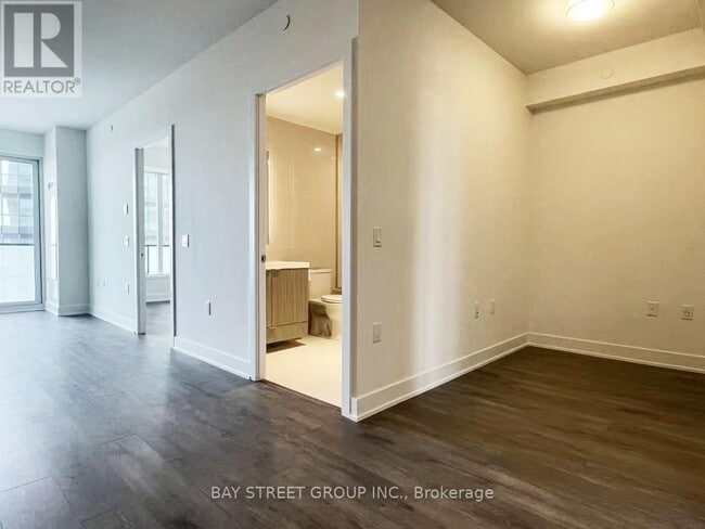 Photo - 575 Bloor St E Unit 2105