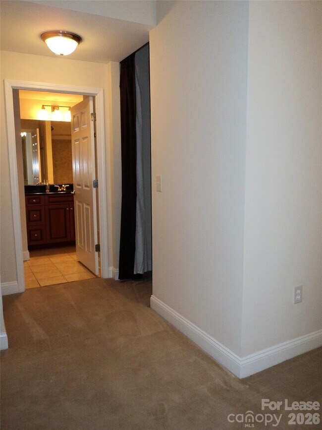 Photo - 300 W 5th St Unit 639