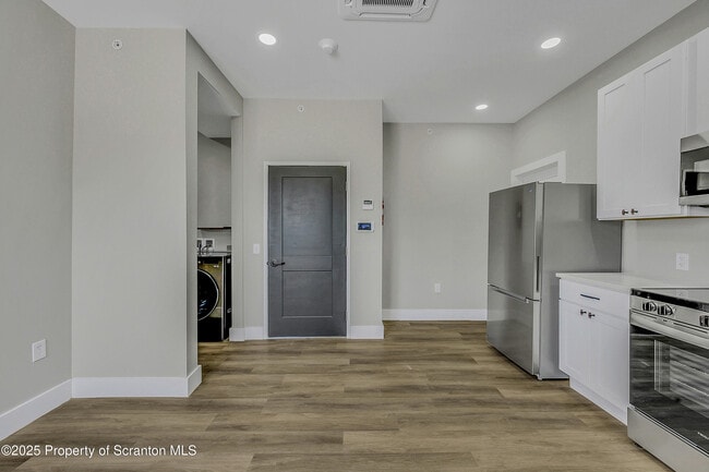 Photo - 215 Hickory St