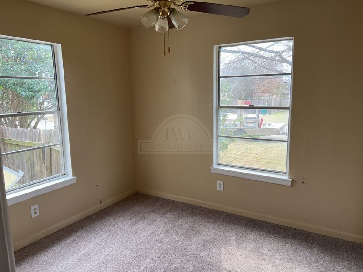 Photo - 127 W Stacie Rd