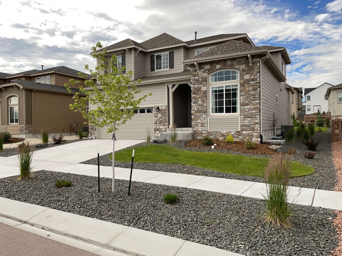 Built in 2021- Stunning 5 Bedroom 4 bath H... - Built in 2021- Stunning 5 Bedroom 4 bath H...