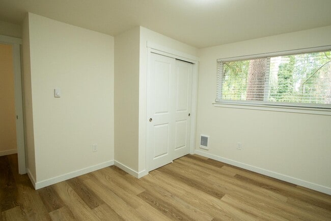 Photo - 403 43rd Ave SW