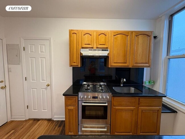 Photo - 16-53 Weirfield St