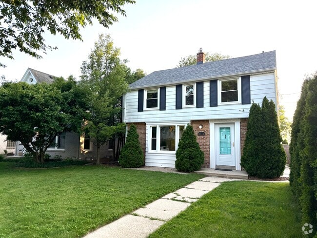 Building Photo - 5577 N Kent Ave Rental