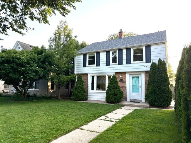 Photo - 5577 N Kent Ave House