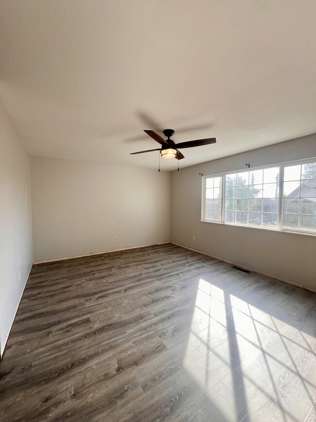 Photo - 1569 Golf Course Dr