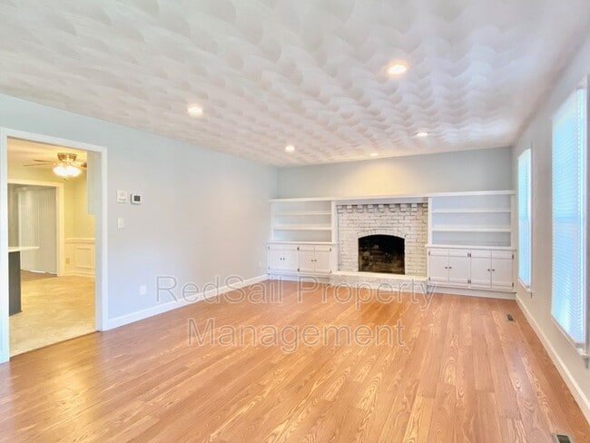 Photo - 565 Sterling Rd