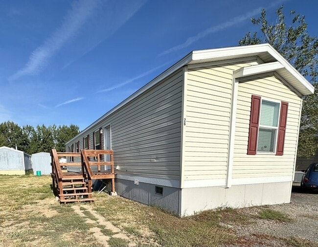 Photo - 26 Bing St N