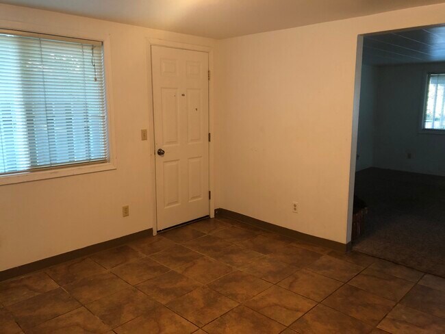 450 NW Larry St Unit Lower