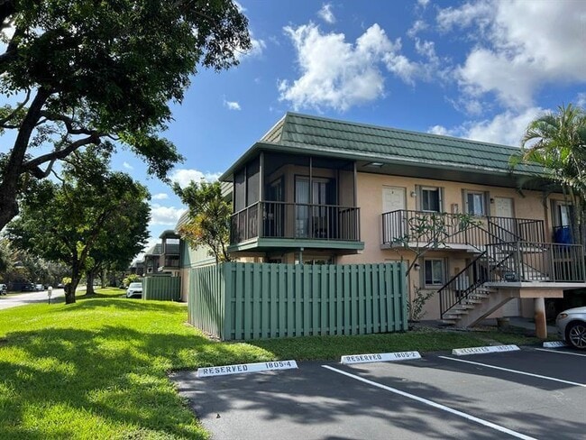 Building Photo - 1807 Fairview Villas Dr Unit 3