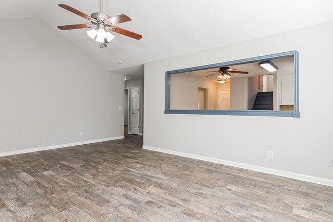 Photo - 154 Kingsbridge Dr