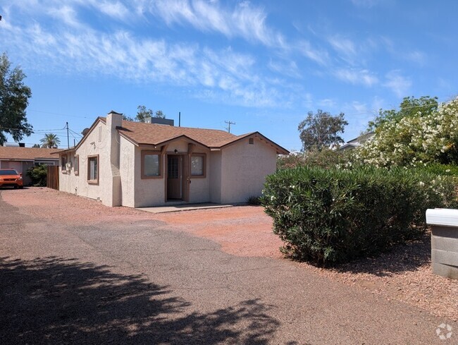 Building Photo - 1011 E Minnezona Ave Rental