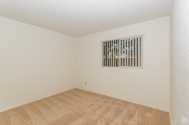 1BR, 1BA - 635 SF - Sunrise Oaks