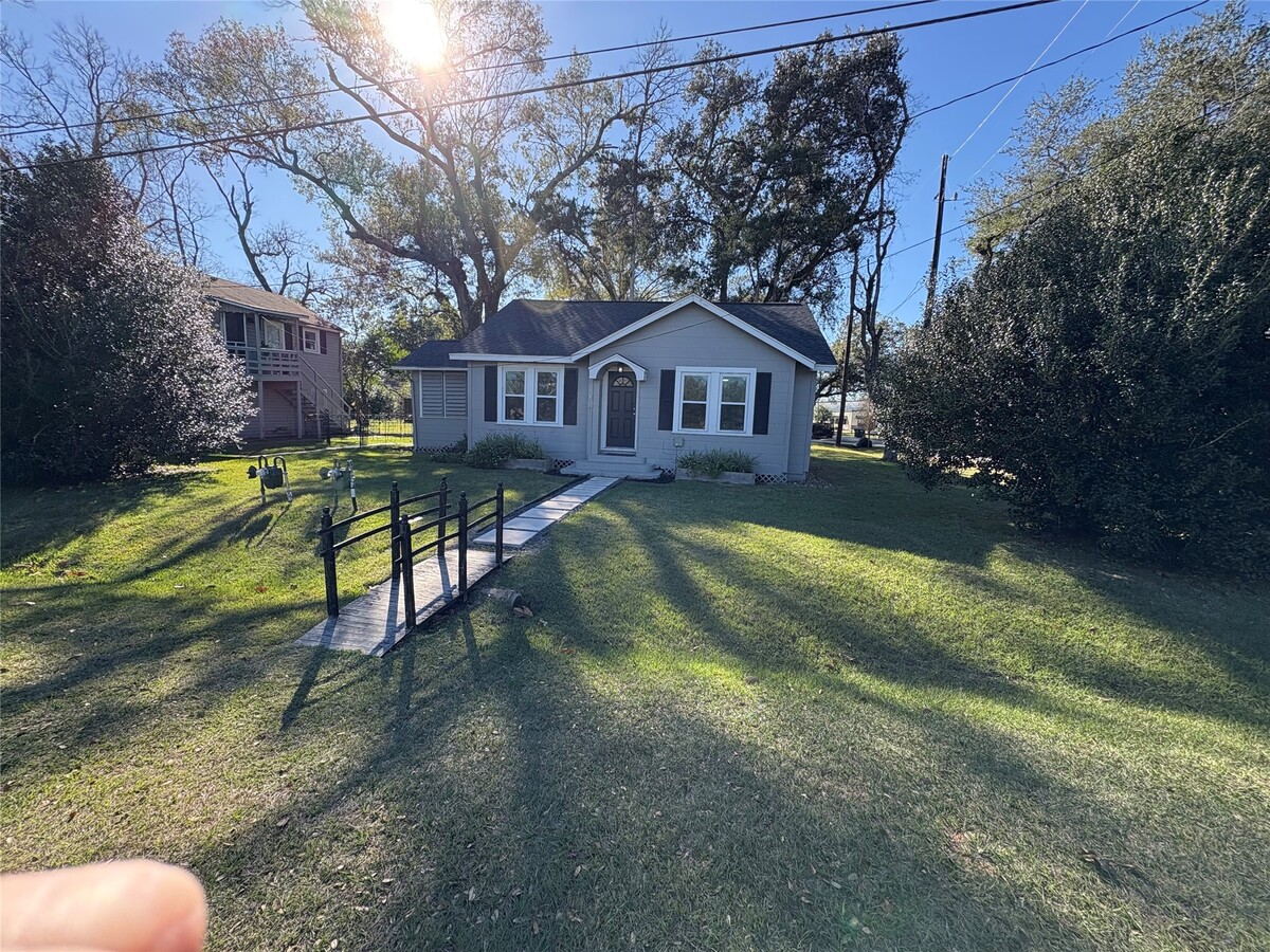 Photo - 306 N Elm St