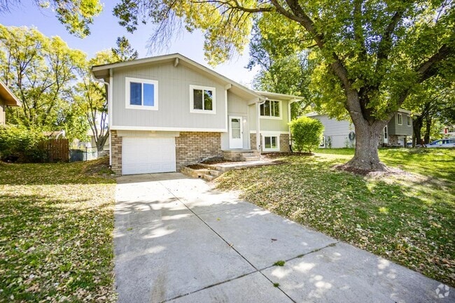 Building Photo - 11921 Golden Blvd Rental