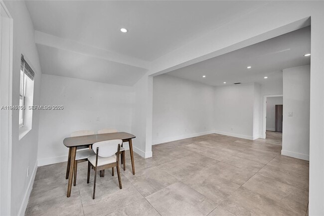 Photo - 21 NE 48th St Unidad 21