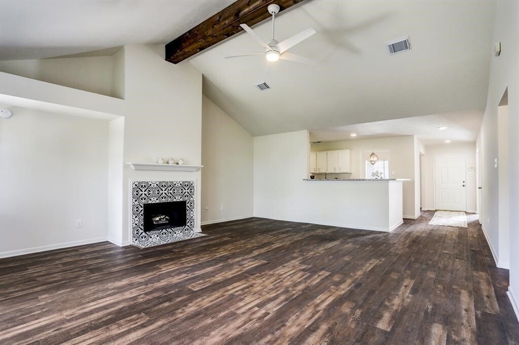 Photo - 16618 Parliament St