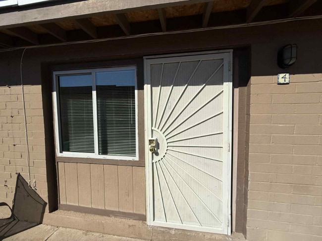 Photo - 5425 E 30th St Unidad 4