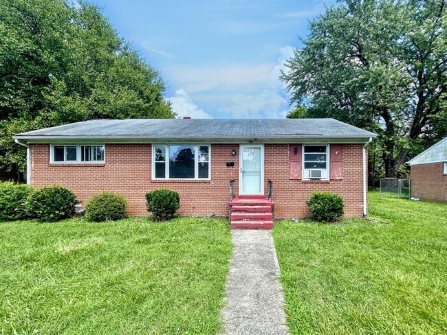 Building Photo - 921 Faye St Rental