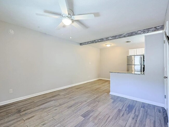 Photo - 718 Juniper Dr Unidad B