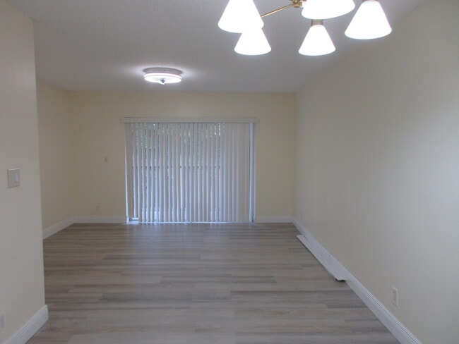 9180 NW 40th St Unit 9180