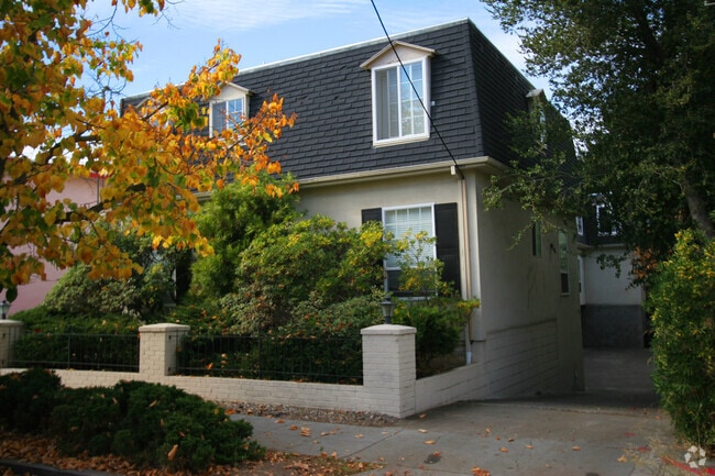 Building Photo - 418 College Ave Rental