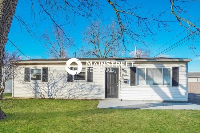 Building Photo - 3 Bedroom Pet-Friendly Home in Columbus, OH with Main Street Renewal