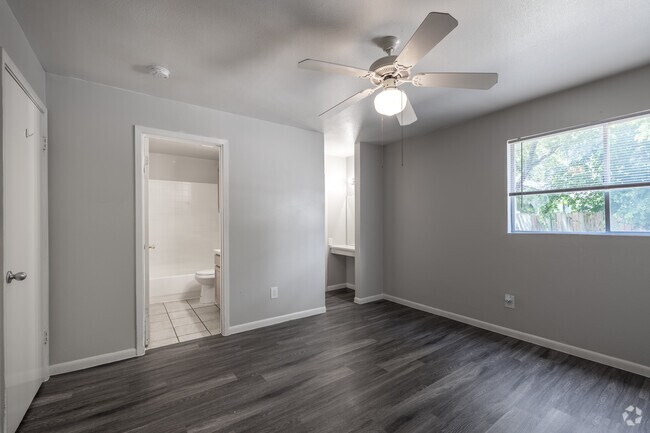 1BR, 1BA Bedroom - Laurel Heights