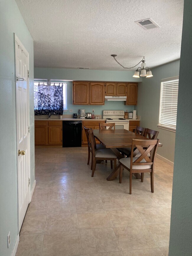 Photo - 1340 Bellflower Dr NE