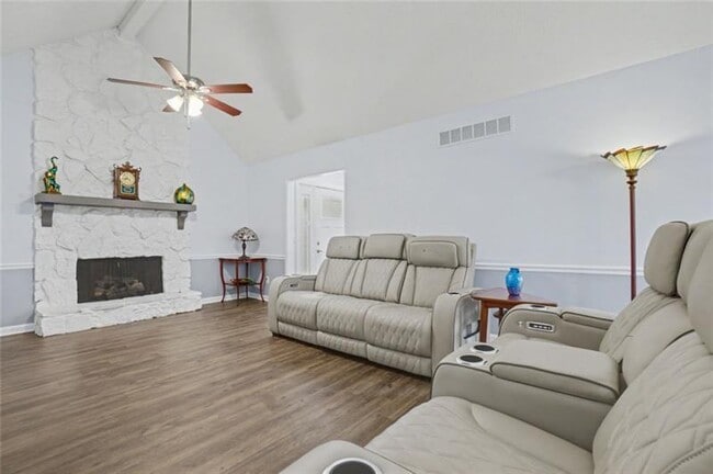 Photo - 2470 Trent Dr NE