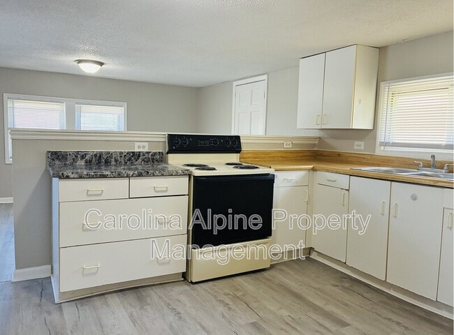 Photo - 618 Modena St