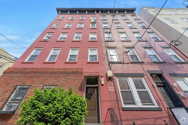 Building Photo - 233 Grand St Unit 2L Rental