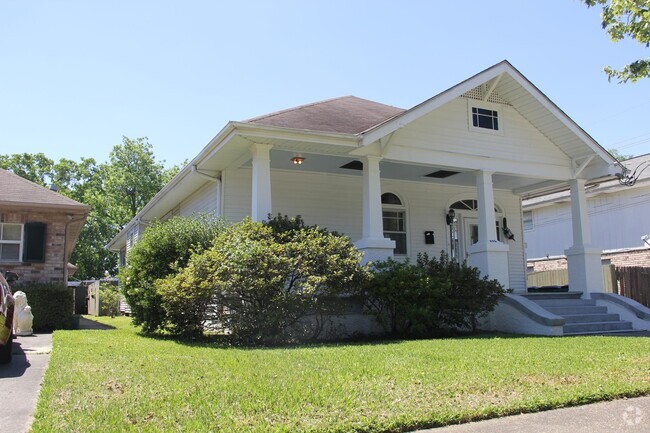 Building Photo - 536 Aurora Ave Rental