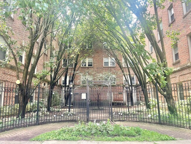 Photo - 837 E 52nd St Condo Unit 3N