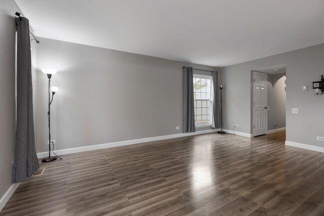 Photo - 215 Half Moon Cir