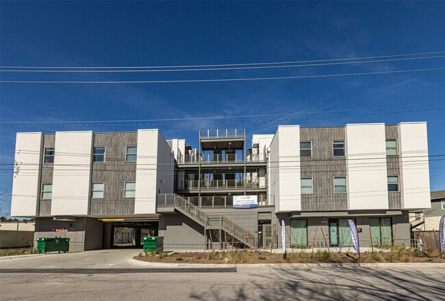 Building Photo - 1806 Clubview Ave Rental
