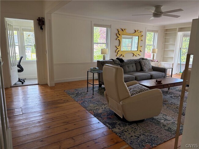 Photo - 209 Warren St
