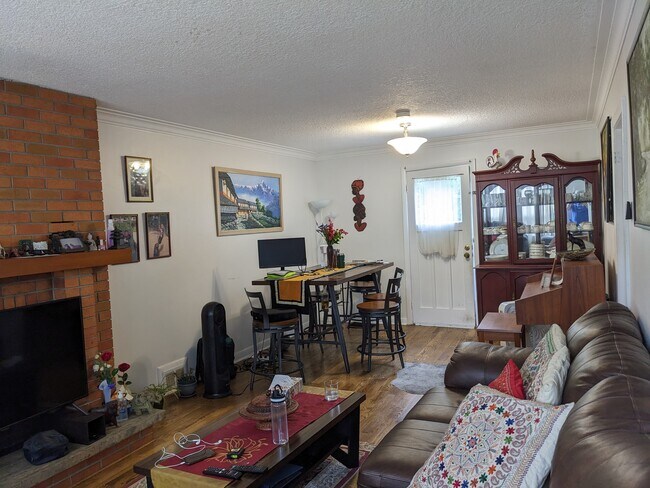 Photo - Yonge and Finch East Three Bedroom and 1.5...